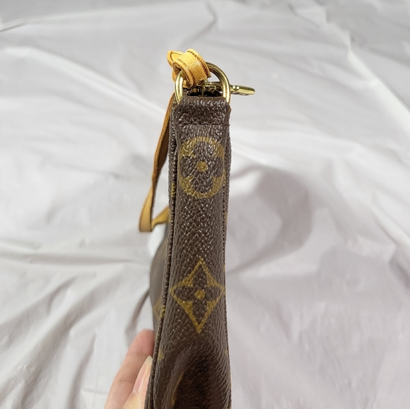 Authentic Louis Vuitton Pochette Accessories bag - Picture 13 of 16